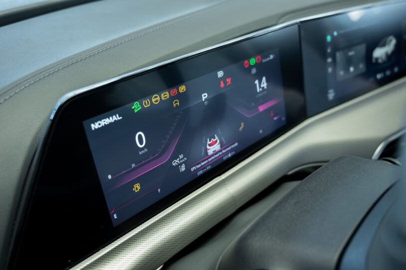 Close-up,Of,An,Electronic,Dashboard,In,A,Modern,Car.